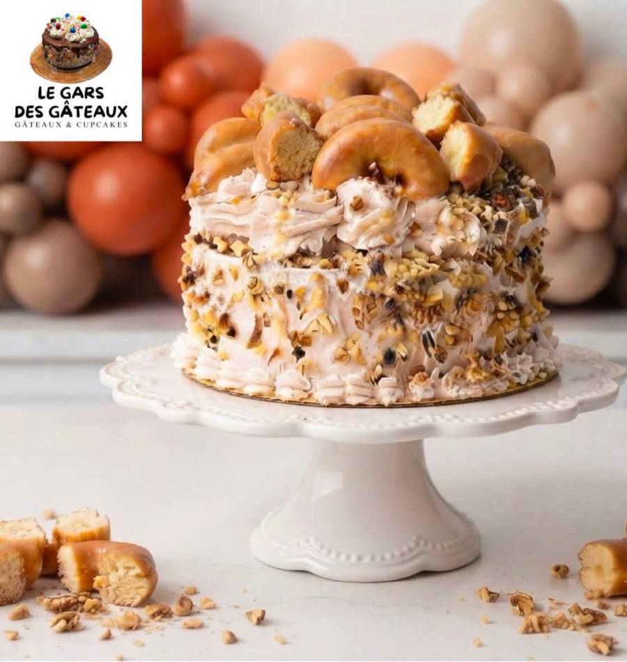 Mon gâteau aux carottes : glaçage, noix concassées et beignes au miel, décor automnal