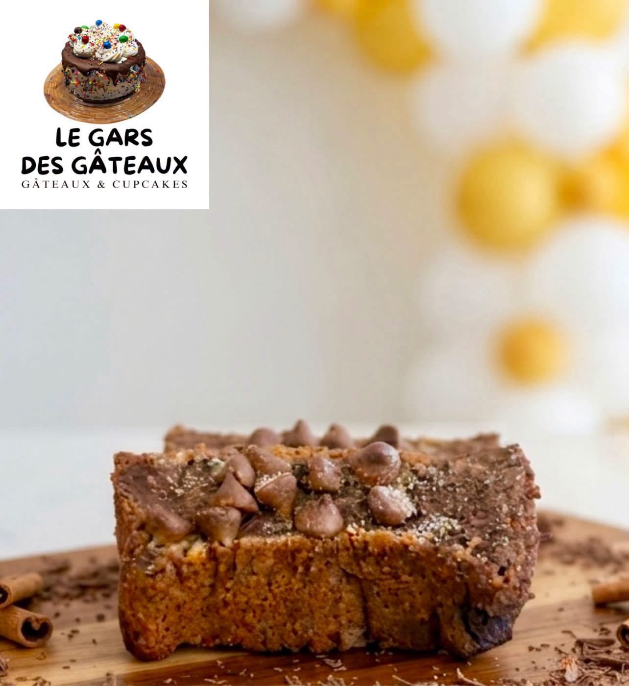 Pain aux bananes et au chocolat garni de brisures de chocolat