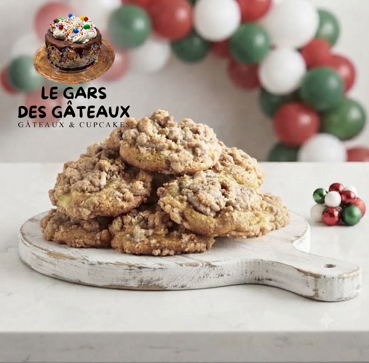 Mes biscuits aux pommes sur une planche de bois