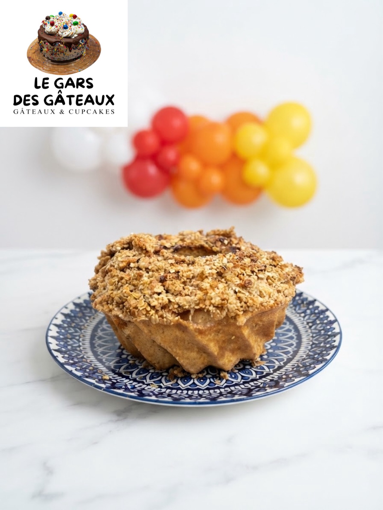 Gâteau croustade aux pommes sur une assiette