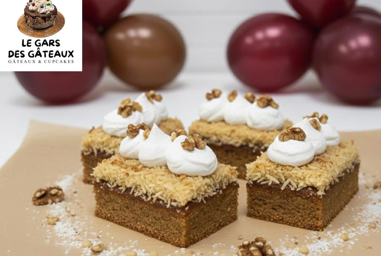 Gâteau Reine Élisabeth avec glaçage à la noix de coco